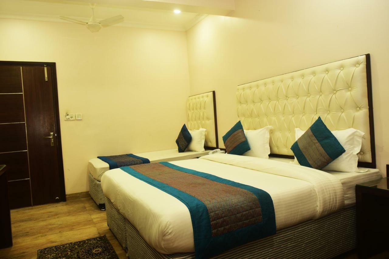 Hotel Kabeer New Delhi @ New Delhi Railway Station Exterior photo