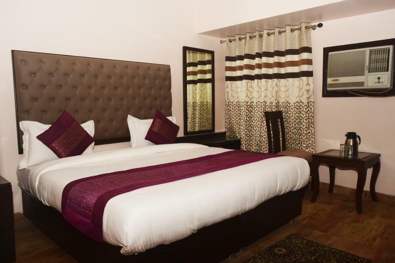 Hotel Kabeer New Delhi @ New Delhi Railway Station Exterior photo